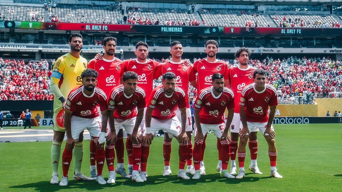 محمد بركات مشيدًا بلاعب الأهلي: يجب وضع التشكيل حوله