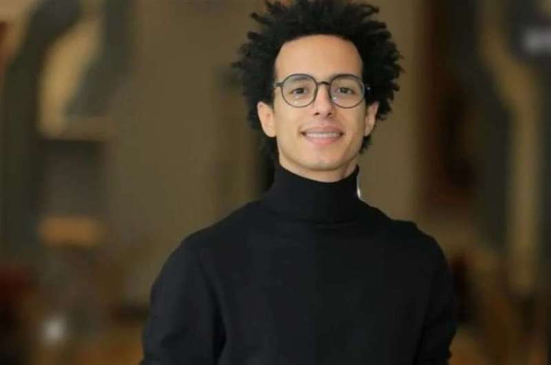 طه دسوقي يروي موقفًا طريفًا مع والدته قبل الزواج