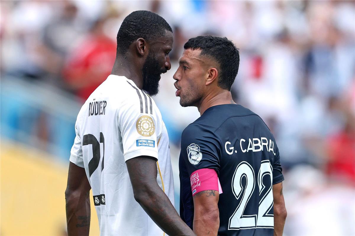 فيفا يتحرك رسميًا تجاه شكوى روديجر من إهانة عنصرية خلال مباراة ريال مدريد وباتشوكا