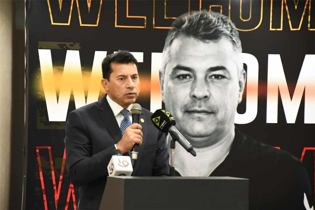 أشرف صبحي: تعاقدنا مع باسكوال لبلوغ منصات التتويج وكرة اليد قوى كبرى عالميًا
