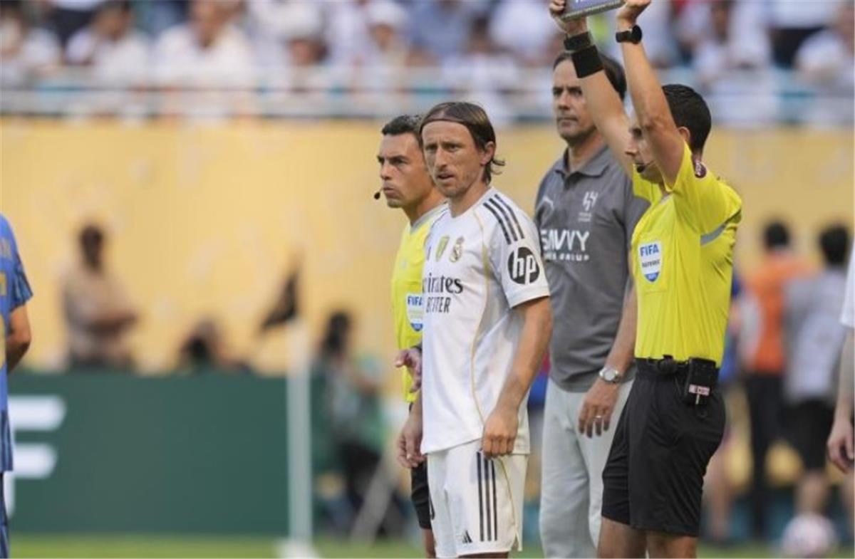 “خبرته مهمة لنا”.. مدير ميلان يوضح مزايا ضم مودريتش من ريال مدريد
