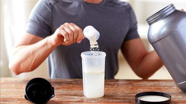 الإفراط في البروتين والمكملات قد يهدد الكلى والعظام