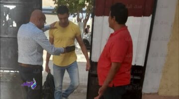 طلاب الثانوية العامة يتوافدون على اللجان استعداداً لآداء الفيزياء والتاريخ