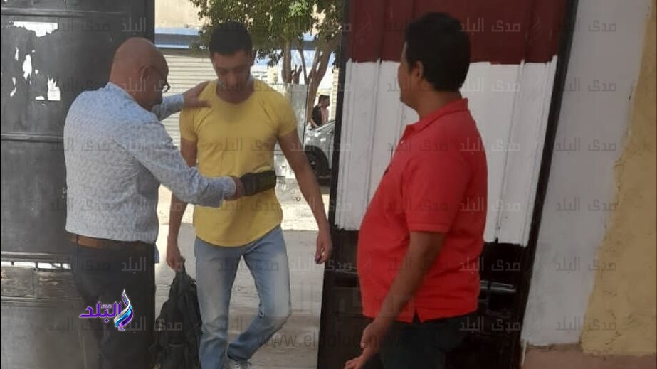 طلاب الثانوية العامة يتوافدون على اللجان استعداداً لآداء الفيزياء والتاريخ