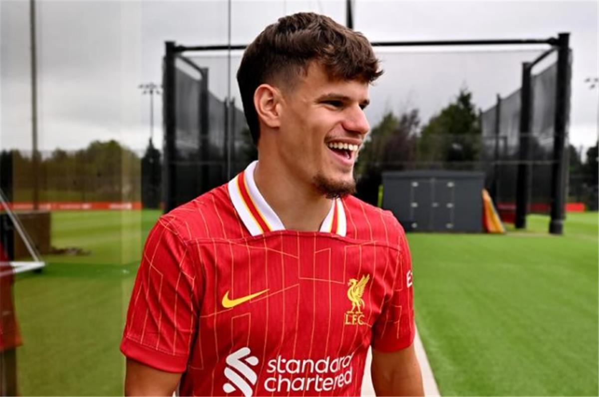 كيركيز: لاعب ليفربول سيرشدني.. ومكالمة سلوت سهلت انتقالي