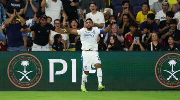 فيديو | “لوب”.. سالم الدوسري يسجل هدف الهلال الأول أمام باتشوكا