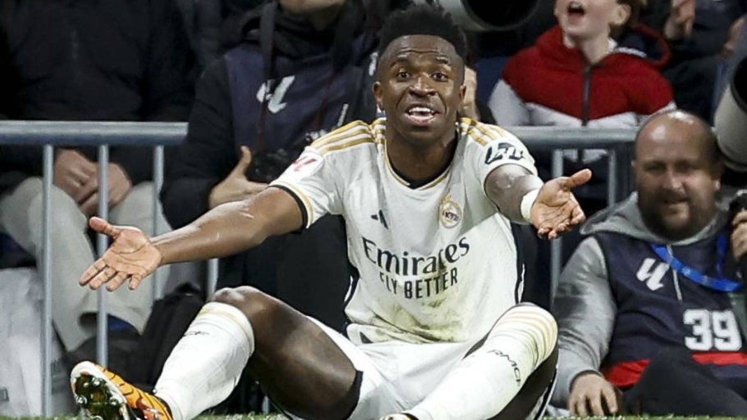 فينيسيوس يتوج بجائزة أفضل لاعب في مباراة ريال مدريد وسالزبورج بمونديال الأندية