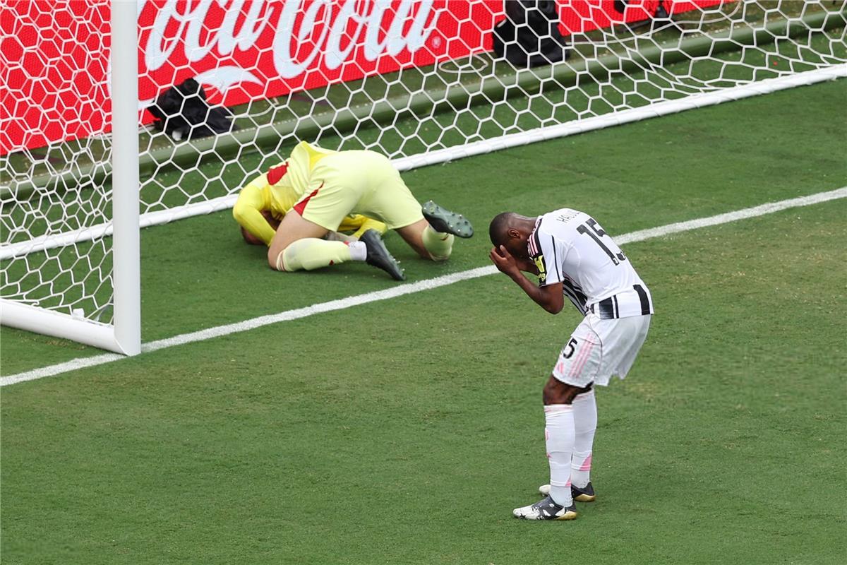 فيديو | نيران صديقة.. بيير كالولو يسجل هدف مانشستر سيتي الثاني أمام يوفنتوس