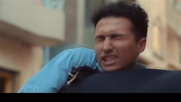 ملك أحمد زاهر تروج لفيلمها الجديد “شنطة سفر”
