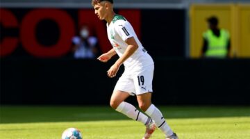 والد مصطفى أشرف ينتقد الزمالك: تعاملوا مع نجلي بعدم احترافية