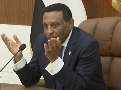 رئيس وزراء السودان يعلن حل الحكومة لتشكيل أخرى جديدة