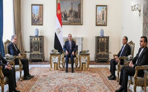 في وقت بالغ الخطورة إقليميا ودوليا.. ما الرسائل التي انطوى عليها لقاء السيسي وعراقجي؟ ما الجديد؟ ما إمكان توثيق العلاقات وهل تكون إيذانا بعودة القاهرة قوة إقليمية لها وزنها؟