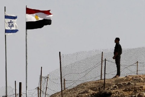 الجيش الإسرائيلي يدعي أنه أسقط طائرة مسيّرة قادمة من مصر تحمل أسلحة وذخيرة ويقول انه جرى مصادرتها