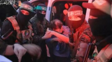إعلام عبري: إسرائيل تخشى وقوع الأسرى بأيدي جهات يصعب التفاوض معها حال انهيار حركة حماس أو أن يقرر عناصر في قيادتها الانفصال عن الحركة، أخذ الرهائن معهم كورقة مساومة