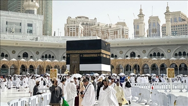 الحجاج يواصلون التوافد على منى لقضاء “يوم التروية” أول مناسك الحج