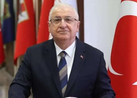 رغم وصول حليفها “الجولاني” لدمشق.. وزير الدفاع التركي يؤكد عدم نيّة تركيا سحب قواتها أو إعادة نشرها في سورية!
