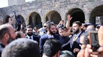 الرئيس السوري الانتقالي يزور درعا للمرة الأولى منذ إطاحة الأسد ويلتقي مسؤولين محليين مدنيين وعسكريين