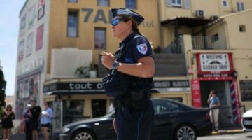 السلطات الفرنسية تجري تقييما نفسيا لفلسطيني ضرب حاخاما بكرسي في مقهى