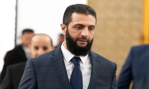 السلطات السورية الجديدة تطلب فصائل المقاومة الفلسطينية بتسليم سلاحها وتطرح عليهم أدوار “اجتماعية” فقط.. قادة الفصائل يغادرون دمشق بعد حملات تضييق وملاحقات.. ماذا يجري في سوريا؟
