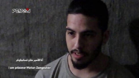 “إذا لم يعد ابني حياً فدمه في رقبته”.. والدة الأسير تسينغاوكر تهاجم نتنياهو بشدة: ملك الموت يُضحي بحياة ابني لأجل بقائه السياسي”إذا لم يعد ابني حياً فدمه في رقبته”.. والدة الأسير تسينغاوكر تهاجم نتنياهو بشدة: ملك الموت يُضحي بحياة ابني لأجل بقائه السياسي