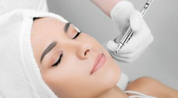 الهيدرافيشل أم الأكوا بيل؟ دليلك لاختيار تقنية العناية بالبشرة المناسبة لك