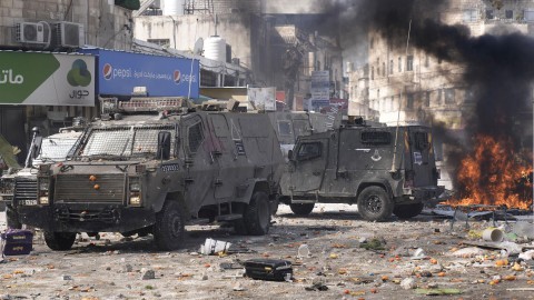 إصابة 16 فلسطينيا باختناق خلال اقتحام الجيش الإسرائيلي نابلس