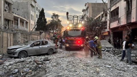الجيش الإسرائيلي يُنذر سكان إيران بإخلاء فوري للمناطق القريبة من “منشآت الأسلحة”.. وتوقعات باستمرار الحرب لأسابيع طويلة