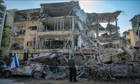 بلدية “بات يام” الإسرائيلية: سنهدم 22 مبنى بسبب أضرار صاروخ إيران