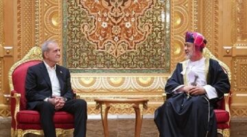 سلطان عُمان يبحث مع بزشكيان سبل التهدئة بين إيران وإسرائيل.. وطهران “تطالب المجتمع الدولي بالوقوف مع العدالة وحق الدول للدفاع عن النفس”