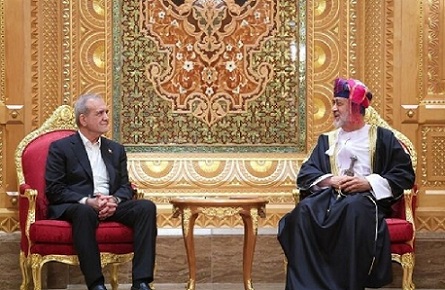 سلطان عُمان يبحث مع بزشكيان سبل التهدئة بين إيران وإسرائيل.. وطهران “تطالب المجتمع الدولي بالوقوف مع العدالة وحق الدول للدفاع عن النفس”