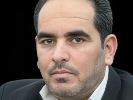 الدكتور كايد الركيبات: قراءة في كتاب “حكايتي من الكسارة إلى الوزارة”