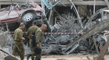 إيران تشن ضربة صاروخية جديدة على إسرائيل بالصواريخ والمسيرات و”تل أبيب” تُقر بتدمير 24 مبنى وإجلاء 2775 إسرائيليا.. وحاملة طائرات أميركية تتوجه إلى الشرق الأوسط