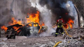 مقتل 14 شخصًا بينهم أمريكي وإصابة 50 آخرين بضربات روسية عنيفة استهدفت عدة مناطق في العاصمة الأوكرانية كييف