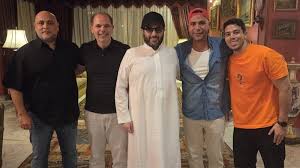 تركي آل الشيخ يزور الزعيم عادل إمام في منزله: “ربنا يسعد بيك مصر”