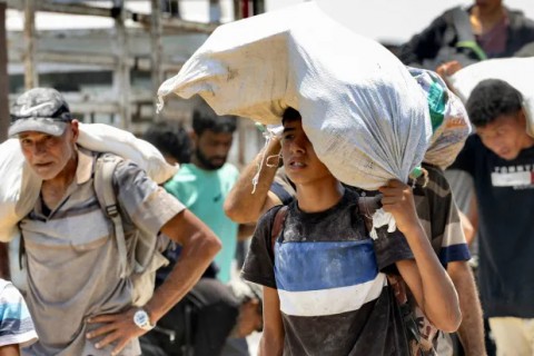 شلال دم لا يتوقف.. استشهاد 34 فلسطينيًا منذ الصباح 23 منهم من الجوعى ومنتظري المساعدات بغارات وإطلاق نار في غزة