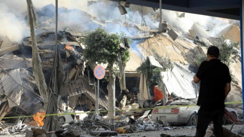 إصابات بقصف إسرائيلي وتفجير منازل بعد توغل بري جنوب لبنان
