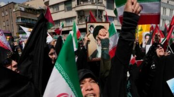 آلاف الإيرانيين يتظاهرون في طهران تنديدا بالهجمات الإسرائيلية