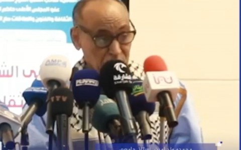 البروفسور الموريتاني محمدو ولد أميين يهدي جائزته كاملة لفلسطين ويهاجم “الغطرسة الصهيونية” والتخاذل العربي