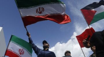 آلاف يتظاهرون في طهران وعواصم عربية تنديدا بالهجمات الإسرائيلية على إيران