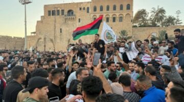 إصابة رجال أمن خلال تفريقهم تظاهرة بالقرب من مقر الحكومة في العاصمة الليبية