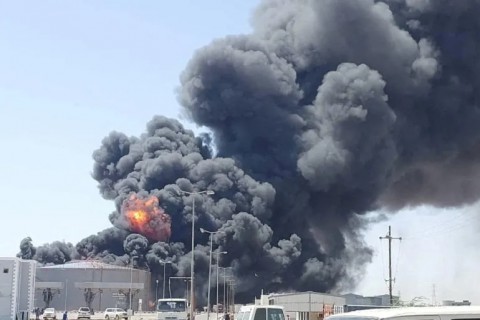 في أول اختراق للدفاعات الجوية الإسرائيلية.. اشتعال النيران بمبنى شمالي إسرائيل اثر اصابته بسيرة إيرانية واحراقه بالكامل