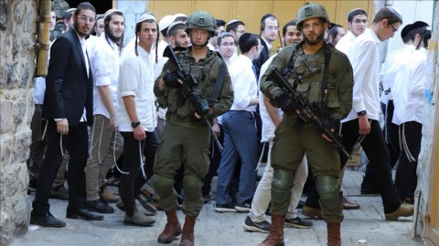 بينهم سيدة.. إصابة 6 فلسطينيين باعتداء مستوطنين إسرائيليين بالضفة