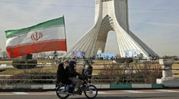 إسرائيل تزعم اغتيال ثلاثة ضباط في الحرس الثوري بينهم “حلقة الوصل” مع حماس بطائرات حربية في منطقة قم جنوب طهران “بعد جهد استخباراتي طويل ومعقّد”