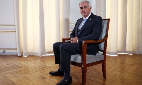 نجل شاه إيران الأسبق يحذّر الغرب من “إلقاء طوق نجاة” للقيادة الإيرانية عبر اقتراح عقد محادثات ويقول أن لديه معلومات تفيد بأن خامنئي “متحصّن في ملجأ “تحت الأرض