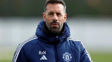 ليستر سيتي يعلن رحيل مدربه الهولندي رود فان نيستلروي