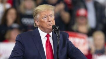 ترامب يتوعد بقصف إيران مجددا إذا واصلت تخصيب اليورانيوم ويقول ان خامنئي “هزم شرّ هزيمة” ويدعي أنه “أنقذه”  من “موت قبيح ومهين”