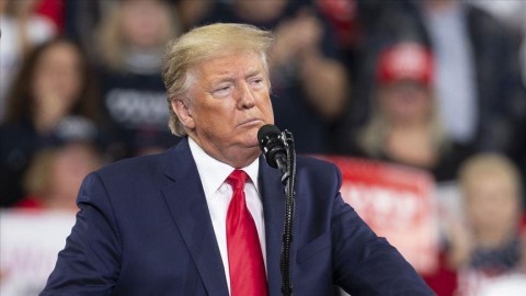 ترامب يتوعد بقصف إيران مجددا إذا واصلت تخصيب اليورانيوم ويقول ان خامنئي “هزم شرّ هزيمة” ويدعي أنه “أنقذه” من “موت قبيح ومهين”
