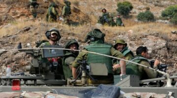 تزامنا مع حديث ترامب عن بإمكانية التوصل إلى وقف إطلاق نار .. الجيش الإسرائيلي ينثر منشورات في غزة تتضمن آيات قرآنية تربط طوفان سيدنا نوح عليه السلام بعملية “طوفان الأقصى”