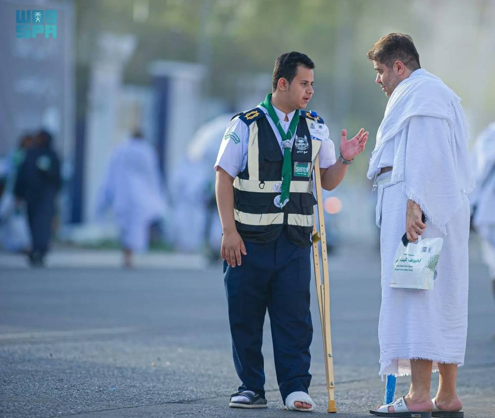 بعزيمة لا تعرف الانكسار.. كشاف يواصل خدمته في موسم الحج رغم الإصابة – أخبار السعودية
