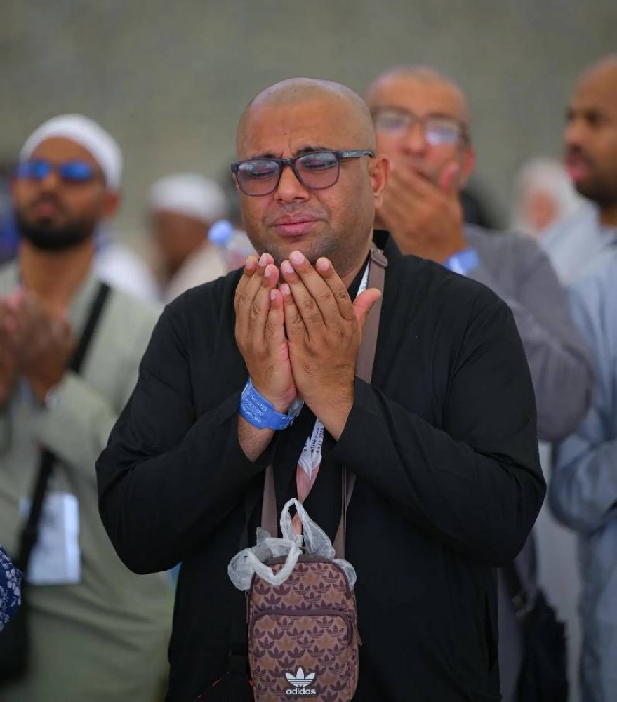 في أول أيام التشريق.. لحظات خشوع وابتهال للحجاج بعد رمي الجمرات – أخبار السعودية